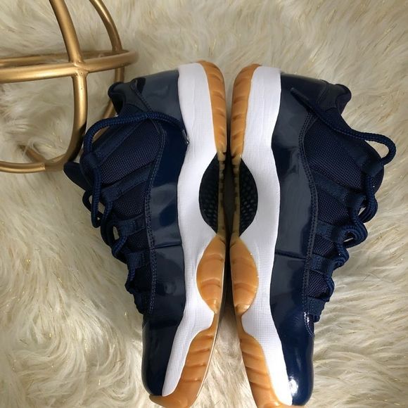 Air Jordan 11 Retro Low - Picture 3 of 7